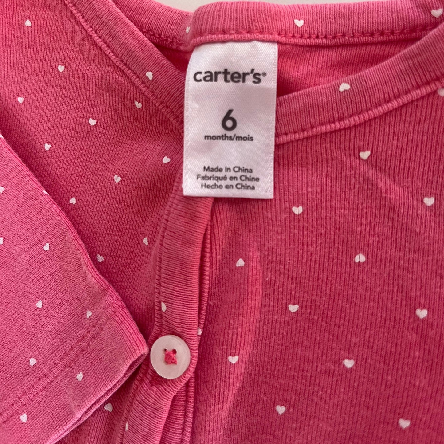 Carter's Cardigan curto com aplicação de coração com bordado e fechamento por botões 6 Meses