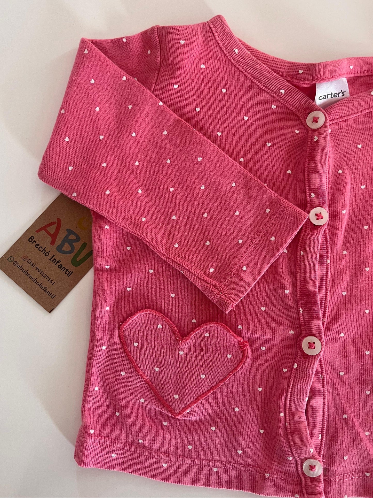 Carter's Cardigan curto com aplicação de coração com bordado e fechamento por botões 6 Meses