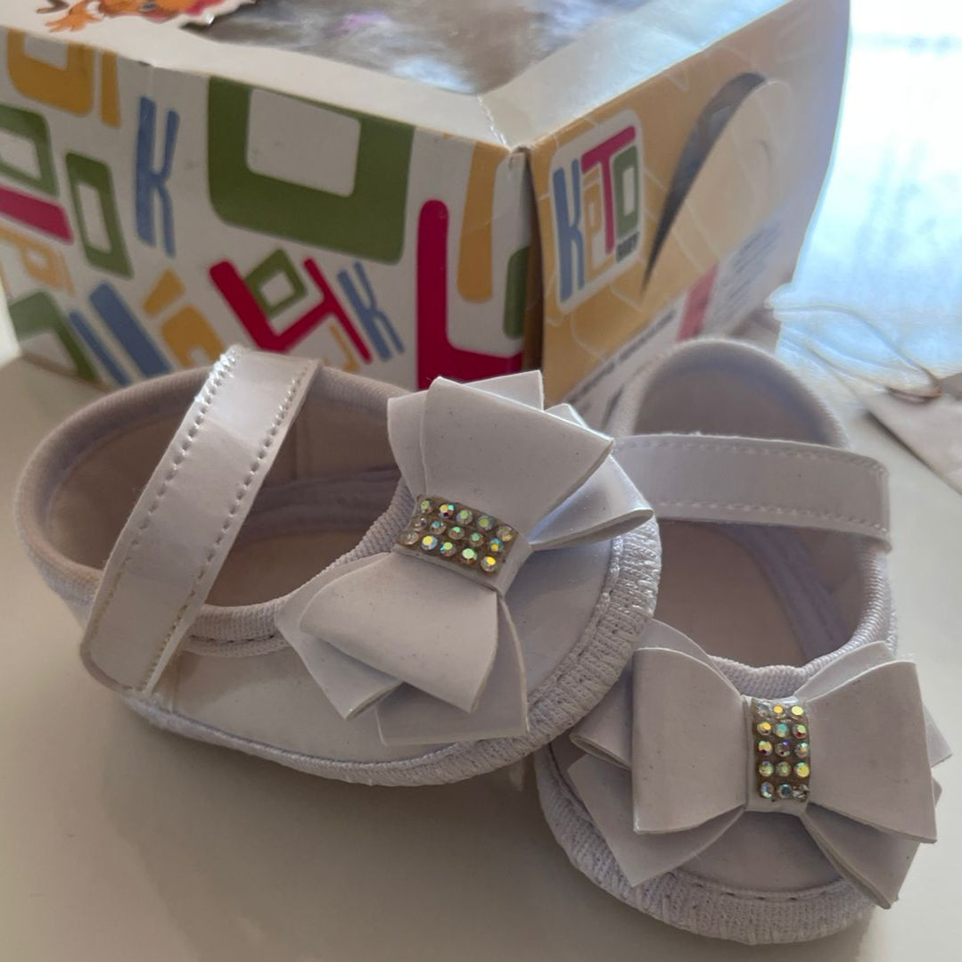 Sapatilha para bebê em verniz Laço Duplo Strass Branca - Keto Baby -Numero 13 de 0 a 3 meses 8,8 cm em média