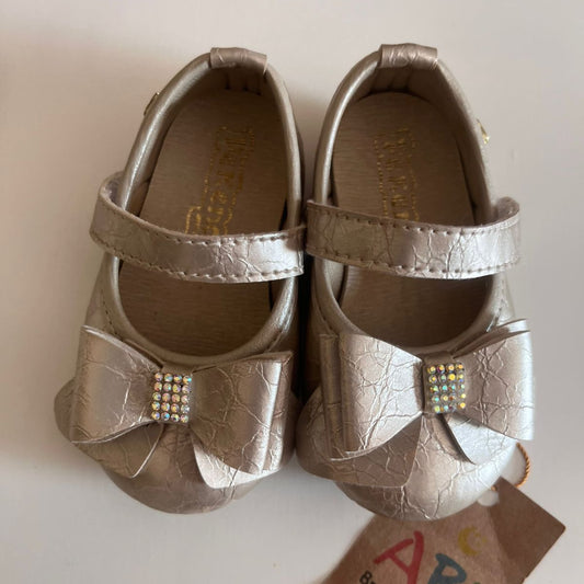 Sapatilha  de Bebê Pekenos  Laço  de Strass Dourado Tam 19