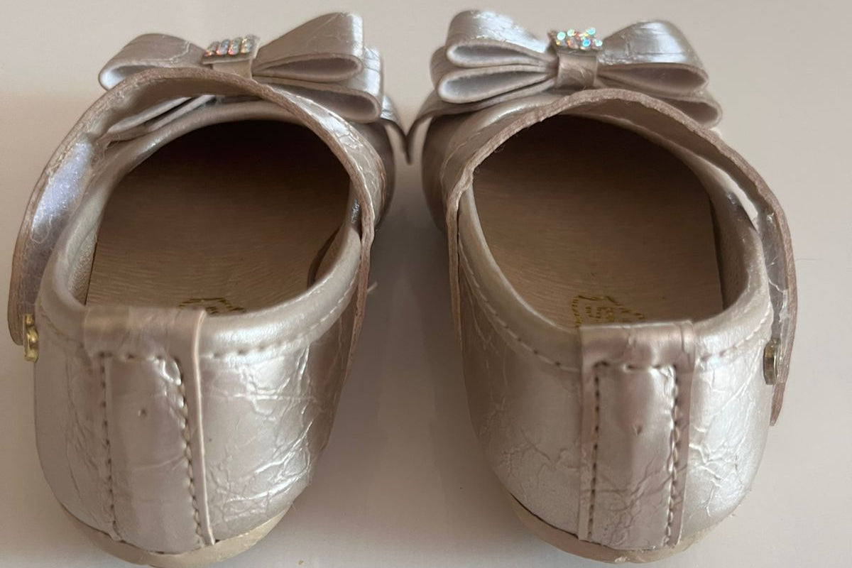 Sapatilha  de Bebê Pekenos  Laço  de Strass Dourado Tam 19