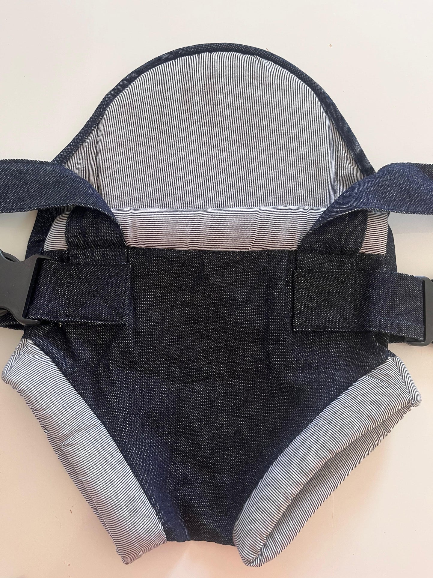 Canguru cadeirinha para bebê confeccionado em jeans