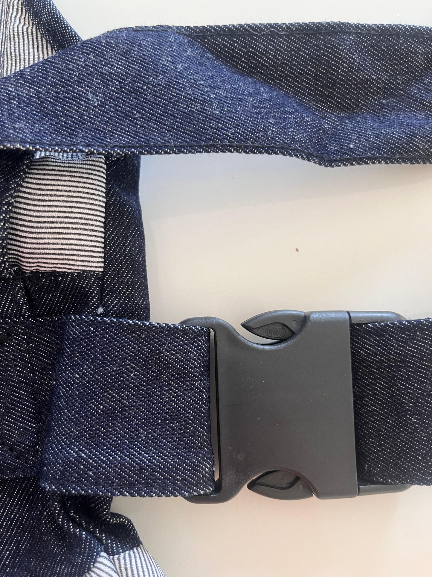 Canguru cadeirinha para bebê confeccionado em jeans